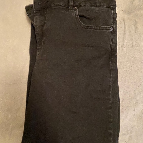 ASOS Frayed Hem Black Jeans 👖 - Picture 4 of 5